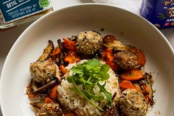 Kip gehaktballen in de oven met kokos