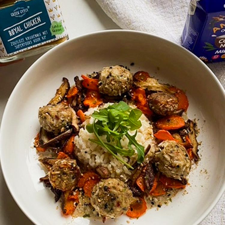 Kip gehaktballen in de oven met kokos